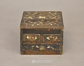 镶嵌螺钿木梳妆盒