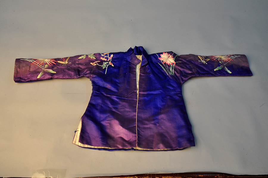 绣牡丹菊花蓝绸上衣