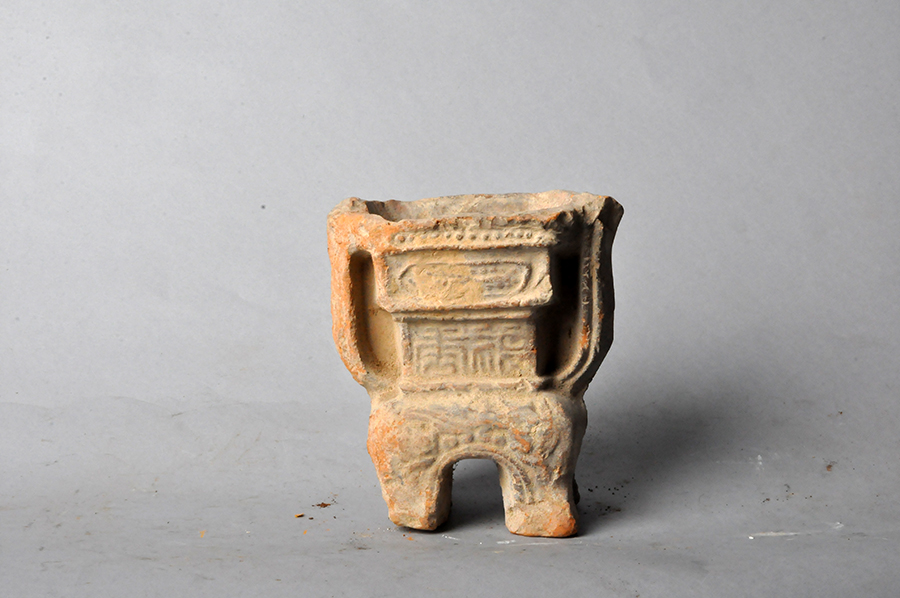 “福寿”红陶四足鼎