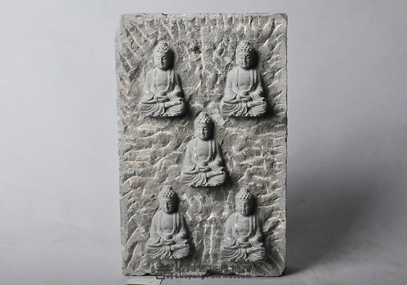 高浮雕坐佛石刻